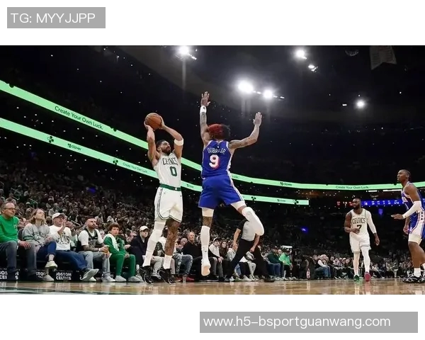 雷霆与凯尔特人激战正酣NBA赛场精彩瞬间回顾与分析